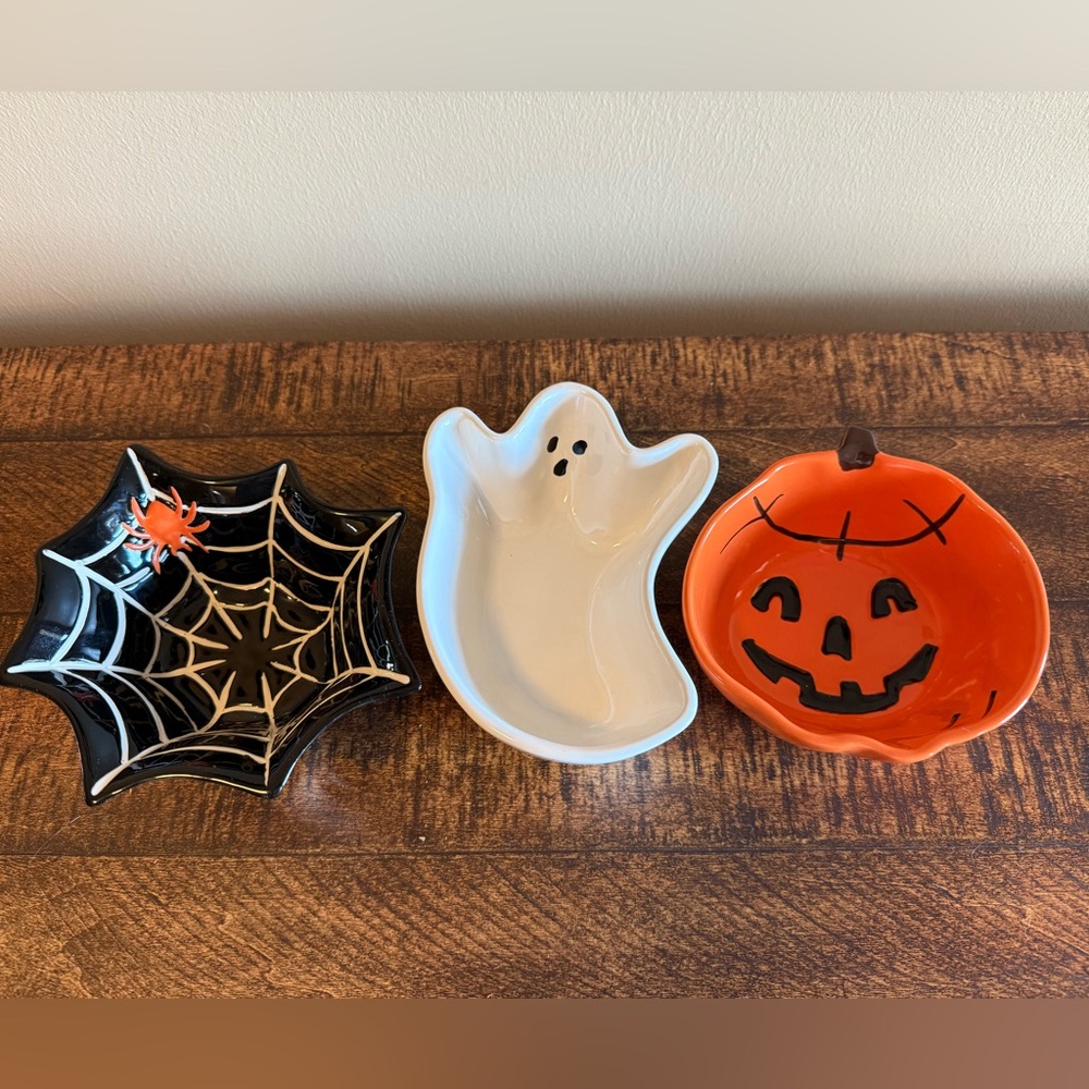 VINTAGE Pottery Barn Halloween 3 Bowl Ceramic Dish Set